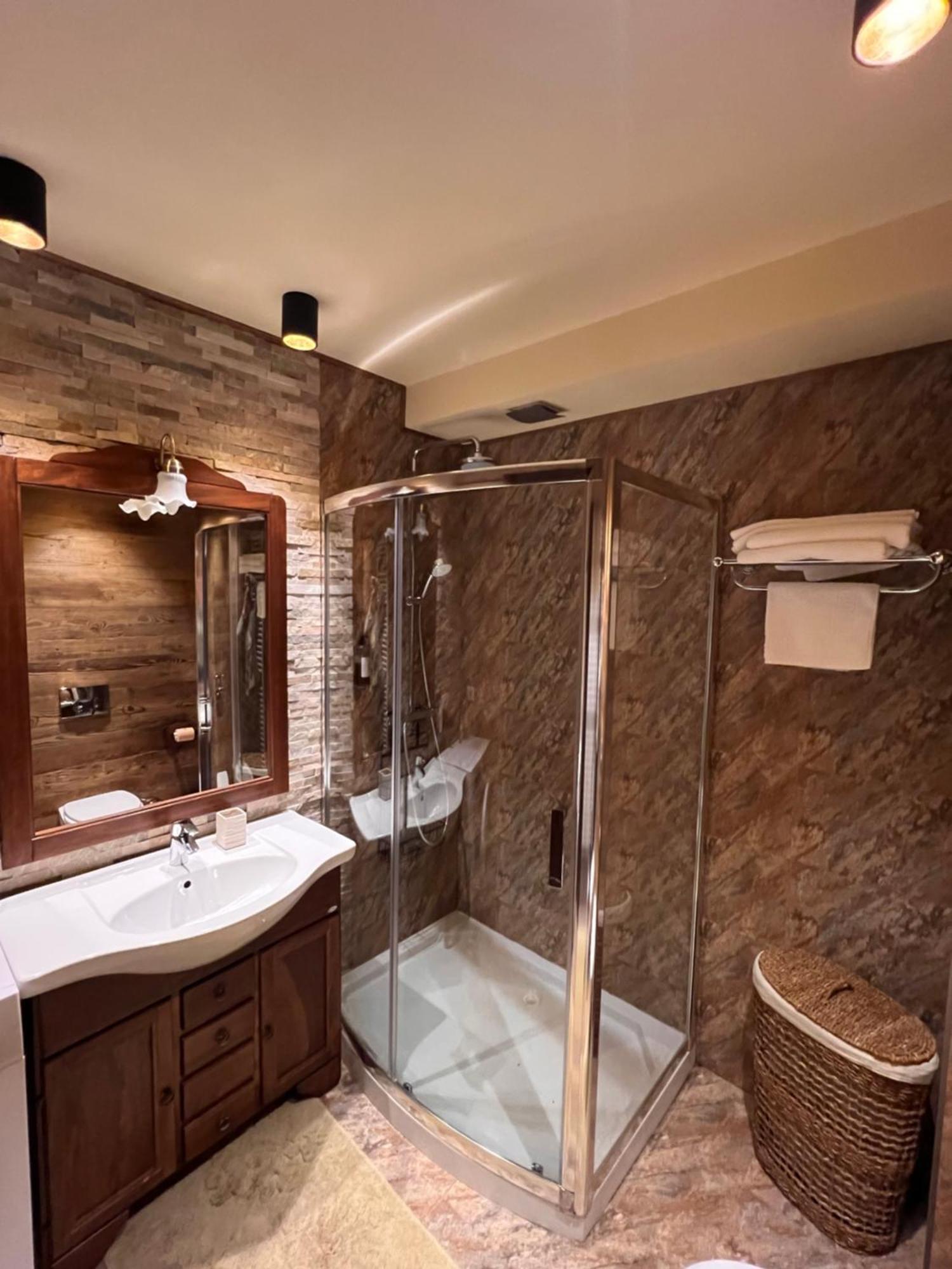 Xili's Apartment, Netflix & Free Parking * Brasov